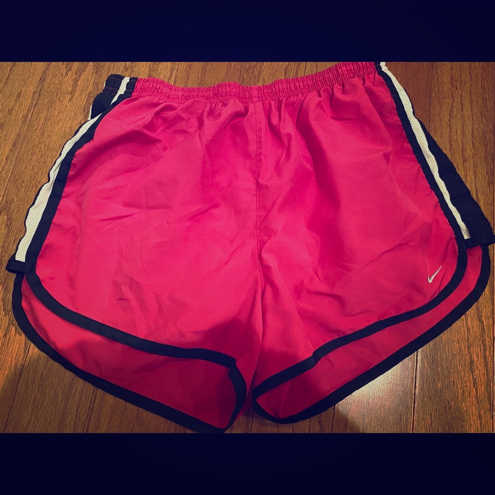 Womens nike shorts size medium